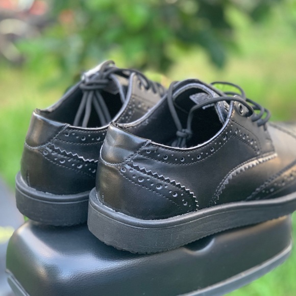 Tredsafe Men's Roman Slip Resistant Wing Tip Shoes - Picture 7 of 12